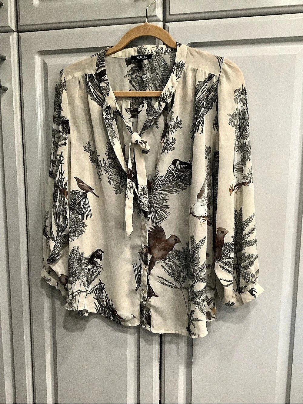 XOXO Bird & Botanical Print Tie Neck Blouse in Cream Sz XL